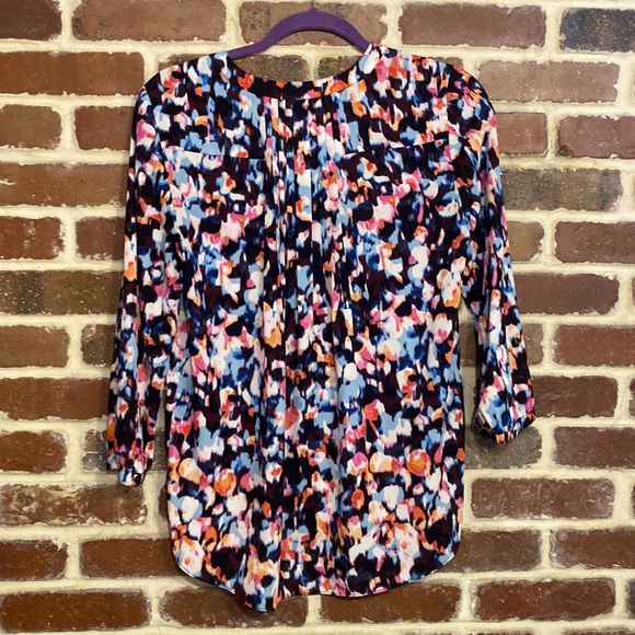 NYDJ pattern top size xs - Picture 4 of 4